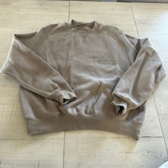 FEAR OF GOD ESSENTIALS chest-logo crewneck sweatshirt - Picture 2 of 5